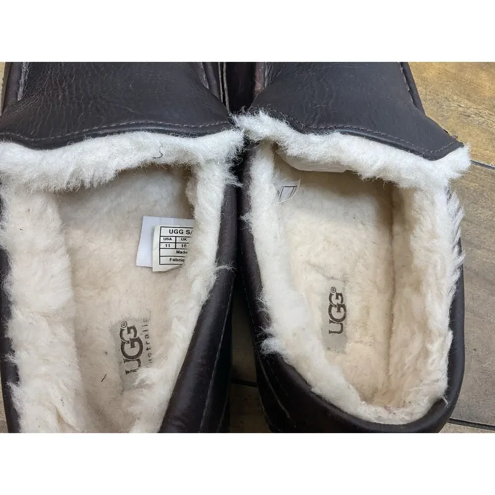 UGG Ascot Slippers Mens 11 Brown Leather Shearling Slippers Slip On Shoes 5379